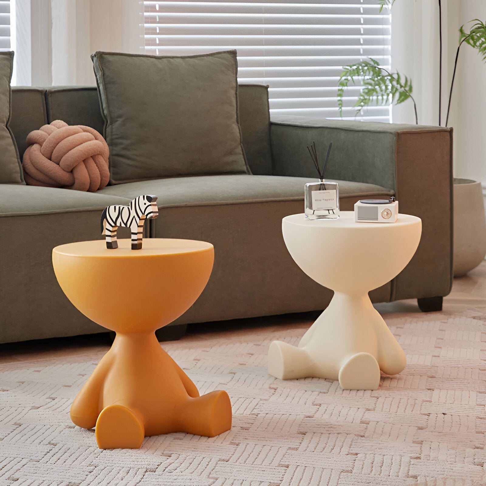 Moderne ronde bijzettafel met speels design