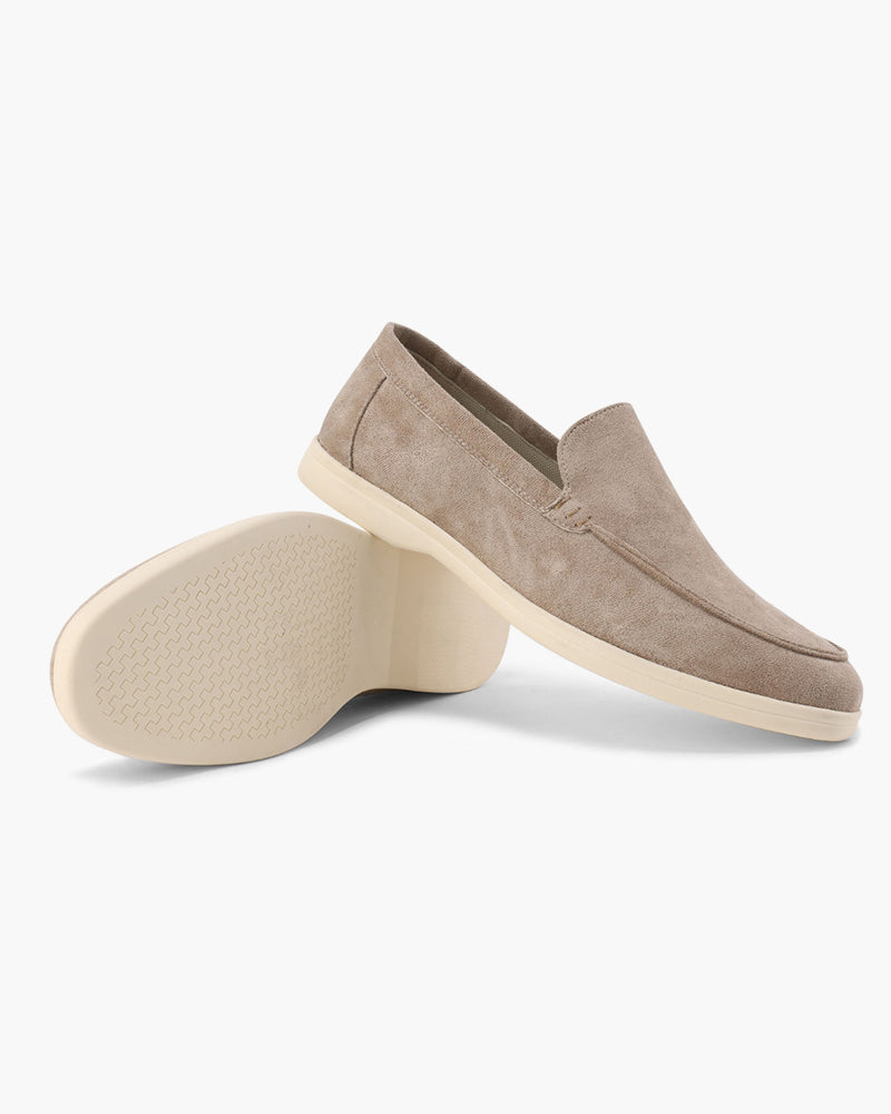 Tijdloze 3 Delige Set met Ronde Zonnebril Suède Loafers en Half Zip Trui Lichtgewicht
