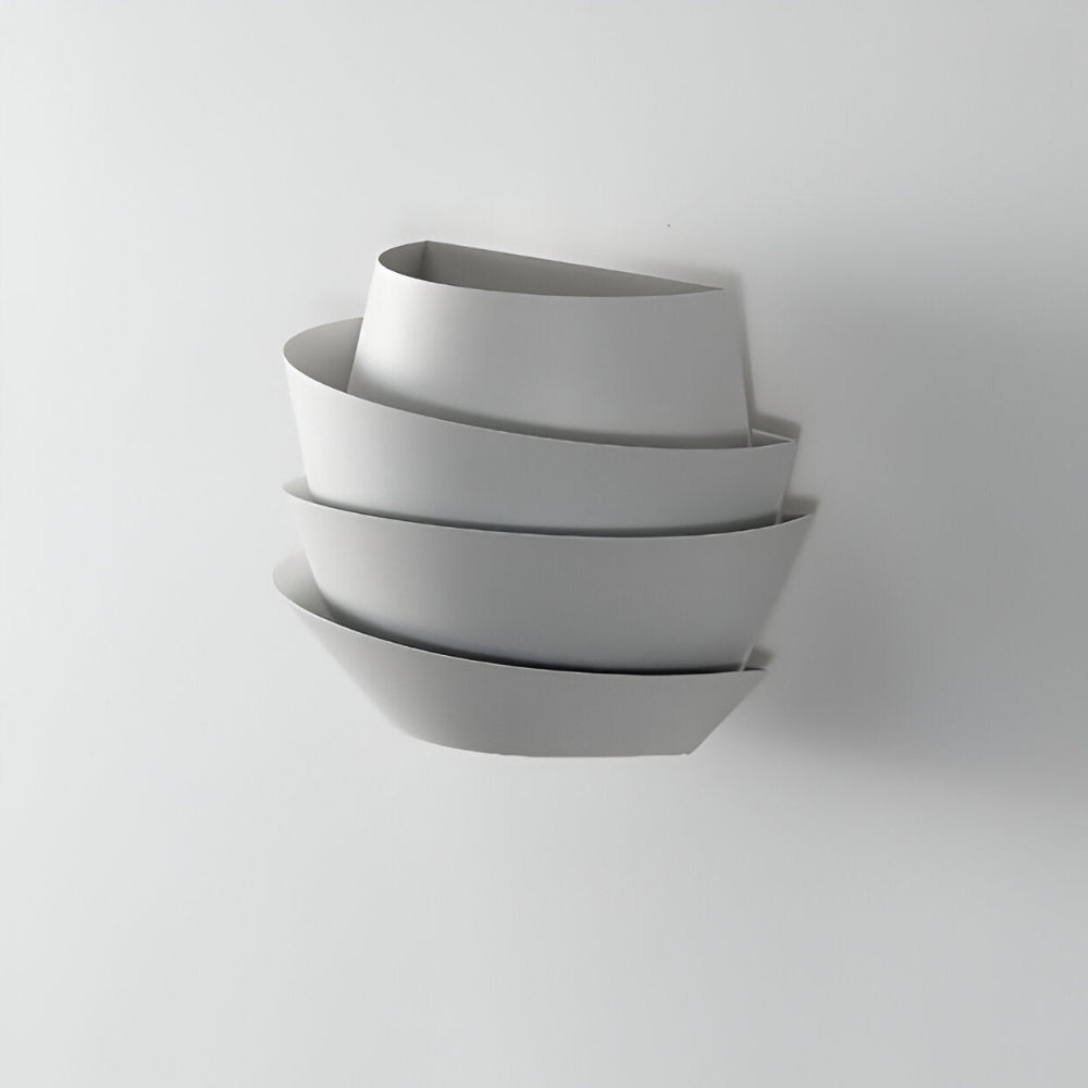 Scandinavische Wandlamp Met Gelaagd Design En Dubbele Lichtbundel