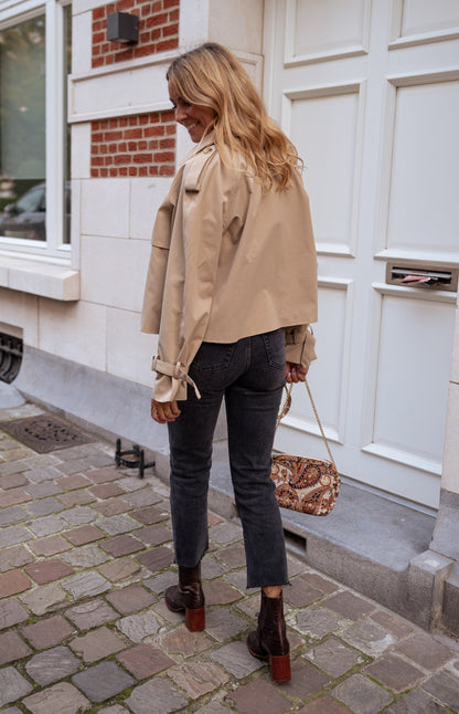 Chique Korte Trenchcoat Dubbelrijig Getailleerd voor Vrouwen