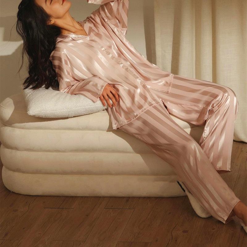 Christabel – Satijnen Pyjama Set met Strepen
