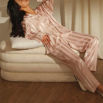 Christabel – Satijnen Pyjama Set met Strepen