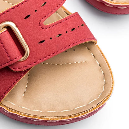 Maud – Sleehak Sandalen met Klittenbandsluiting & Geperforeerd Voetbed