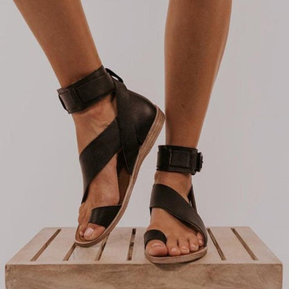 Esmé - Sandalen met kruisbandje en teenring