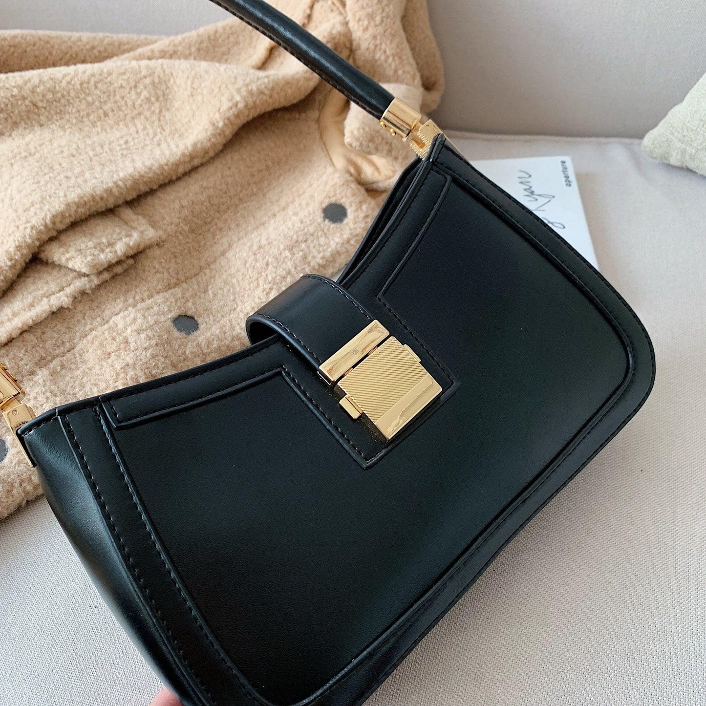 Emma – Elegante Dames Schoudertas met Rits en Gouden Sluiting