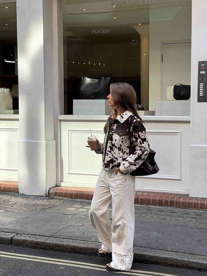 Melany - Trendy Korte Jas met Bruin-Witte Cowprint voor Dames