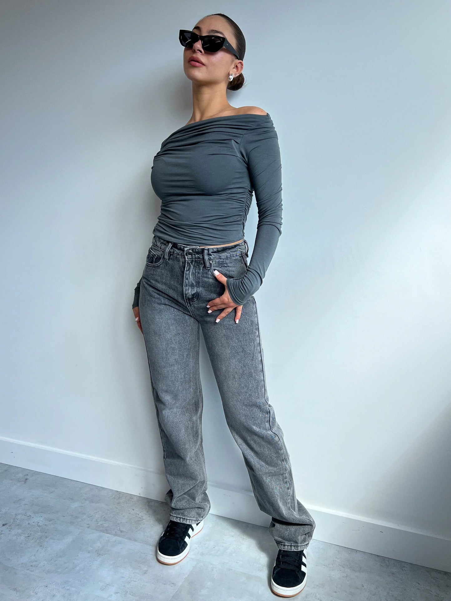 Trendy High Waist Jeans Voor Dames Met Ripped Details En Rechte Pijpen