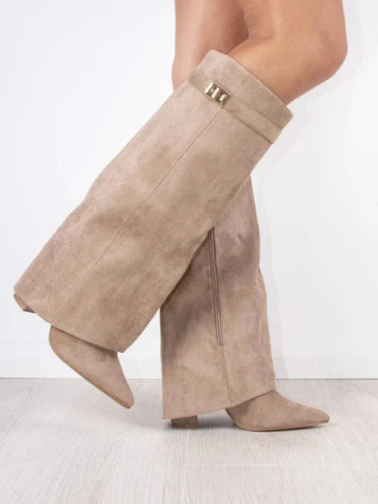 Anaïs - Hoge laarzen met flap en uniek design