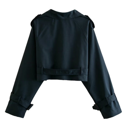 Trendy Korte Dames Trenchcoat Met Revers En Moderne Pasvorm