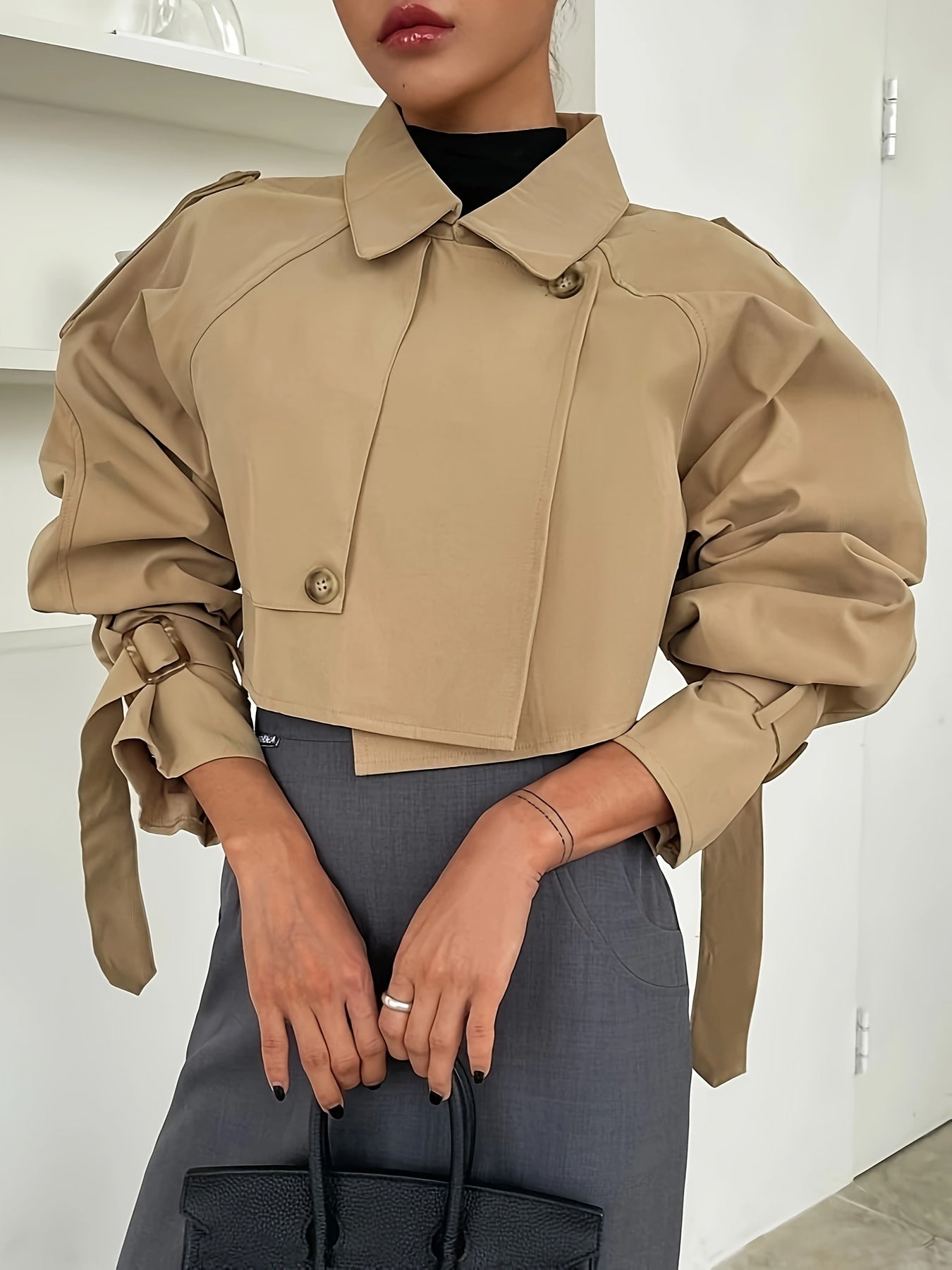 Katya - Gesneden trenchcoat met gespmanchetten voor dames