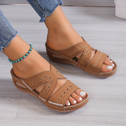 Zofia - Orthopedische Sandalen met Uitsnijdingen en Gevoerde Sleehak