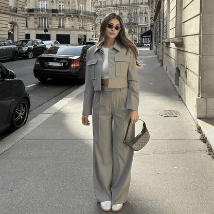 Cecilia - Tweedelige Set in Neutrale Tint met Jasje en Pantalon voor Dames