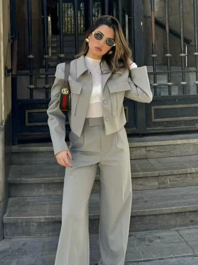 Cecilia - Tweedelige Set in Neutrale Tint met Jasje en Pantalon voor Dames