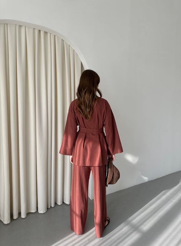 Emília - Loungewear Set met Wijde Mouwen en Ceintuur