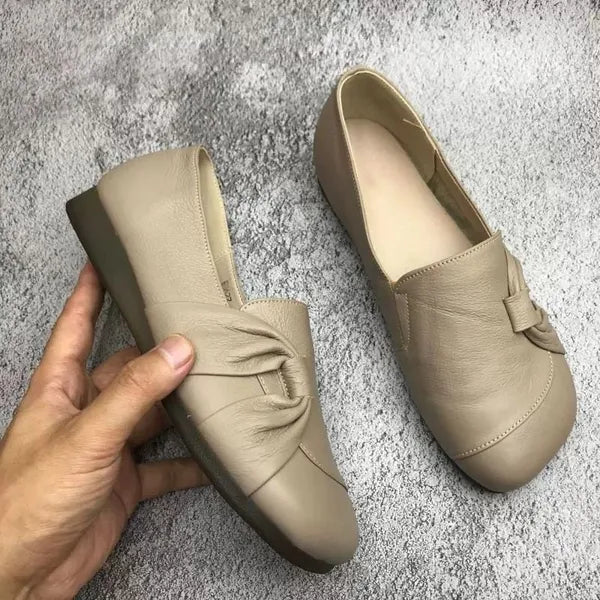 Eleonora - Klassieke Leren Loafers met Knoopdetail voor Vrouwen