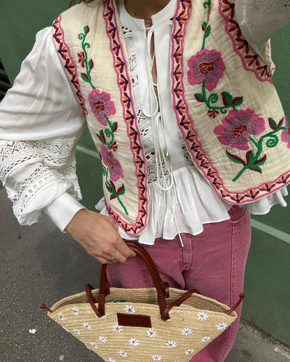 Fiora – Geborduurd Zomervest met Bloemenmotief voor Dames